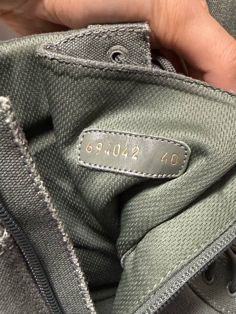 バレンシアガ コンバット