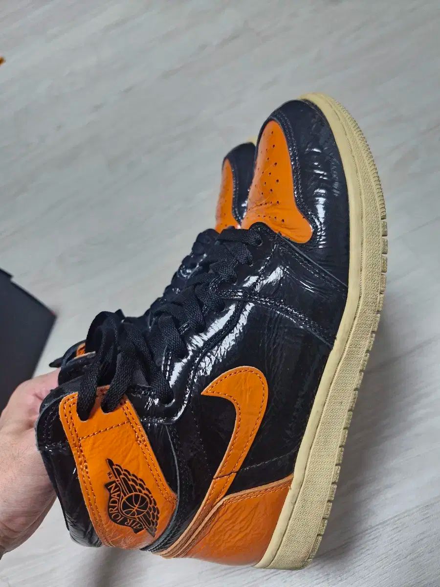 ジョーダン1 レトロ ハイ シャッタードバックボード 30275