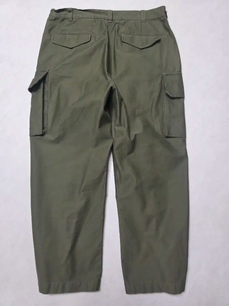 OUTSTANDING カーゴ ズボン 国防色 ミリタリー スタイル