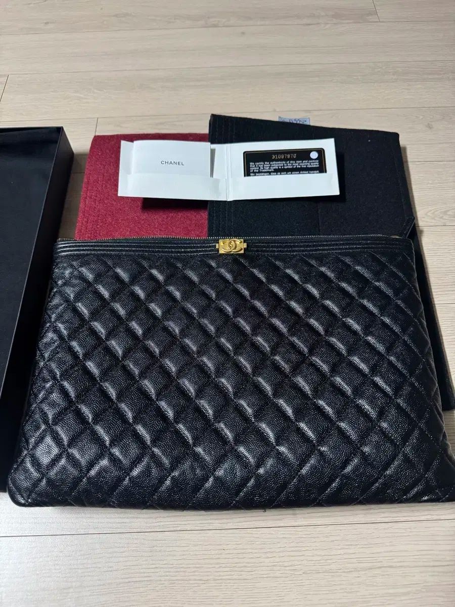 シャネル ボーイシャクラッチバッグ ラージ 31番台