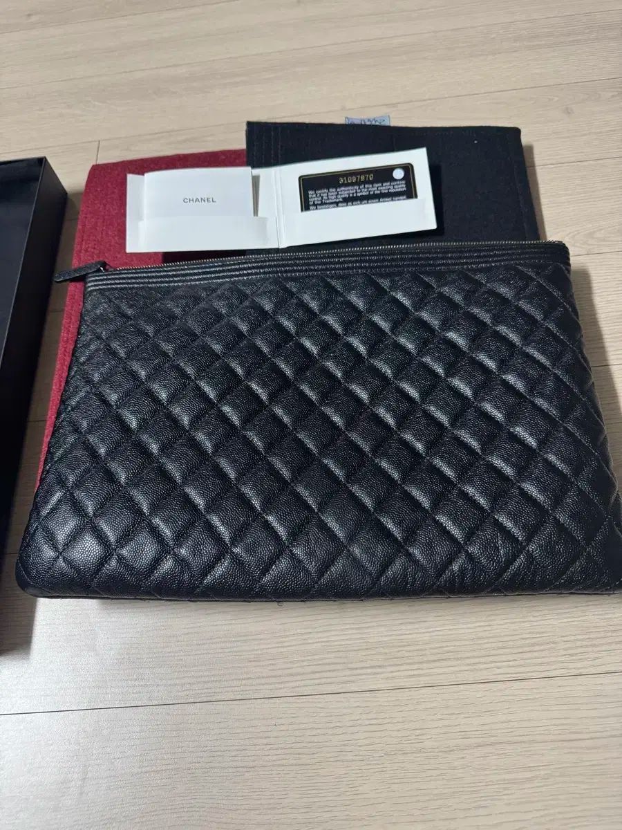 シャネル ボーイシャクラッチバッグ ラージ 31番台