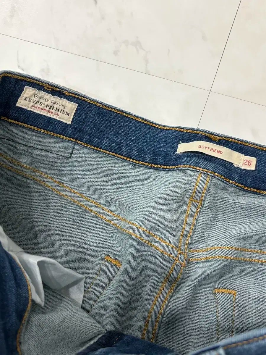 リーバイス ミッドライズ ボーイフレンドフィット 暖パン 26 DECORATOM_COM_BR