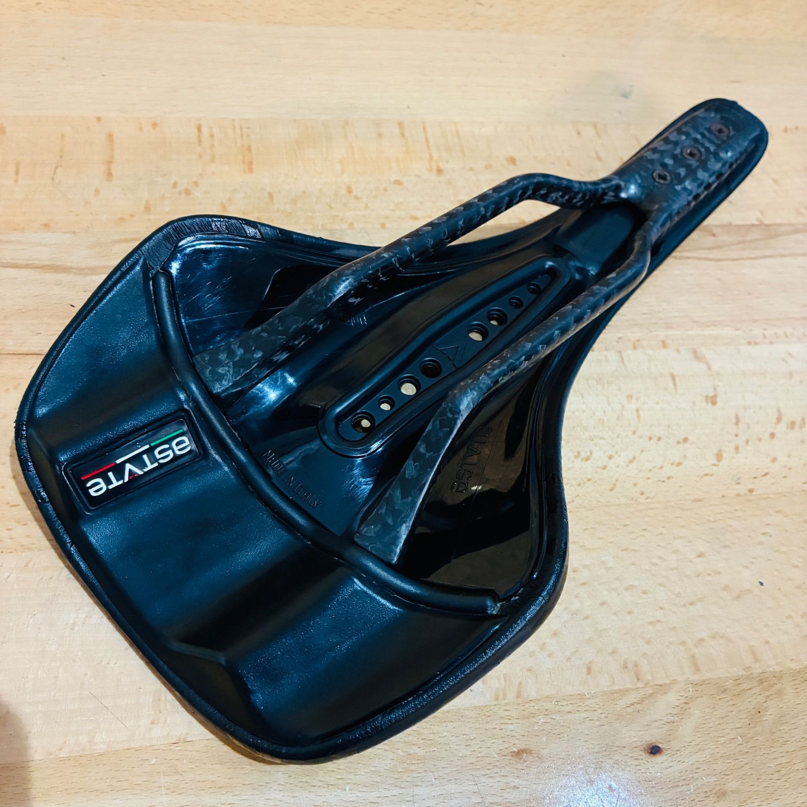 ASTUTE STARLITE VT アスチュート スターライトVT サドル カーボンレール 黒×黒 ハンドメイド ITALY ロード CARBONIO LAWEED_CL