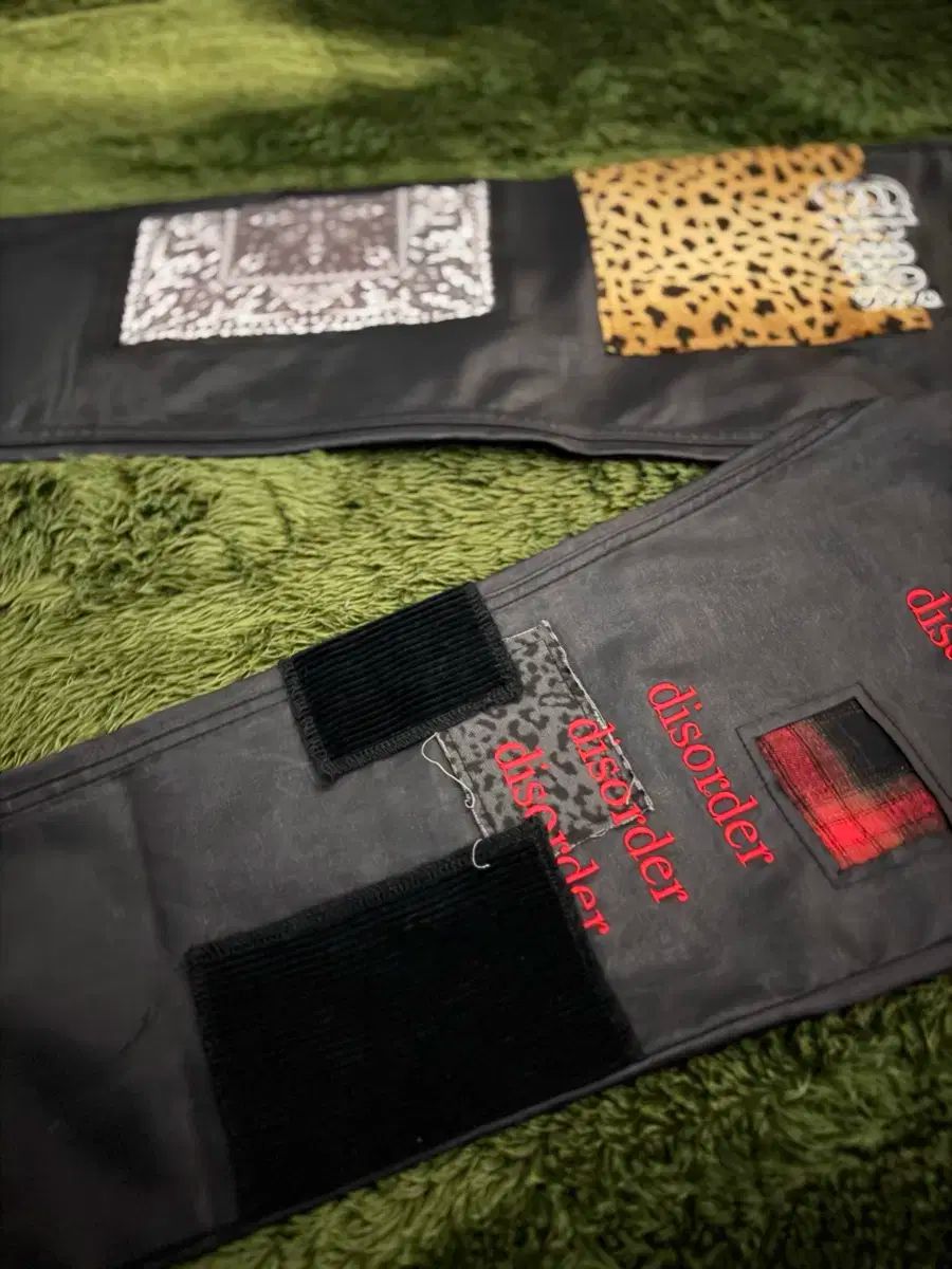  3 ダイイングブリード X エイジングシーシーシー ピック ロゴ パッチ コーティング ジーンズ ブラック チノパン パンツ