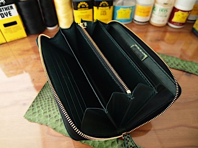 受注製作 大容量グリーンパイソンを使ったカード