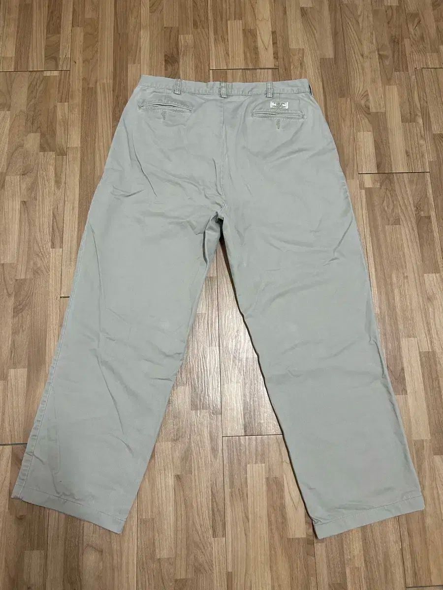 アンドリュージーンズ ベージュ