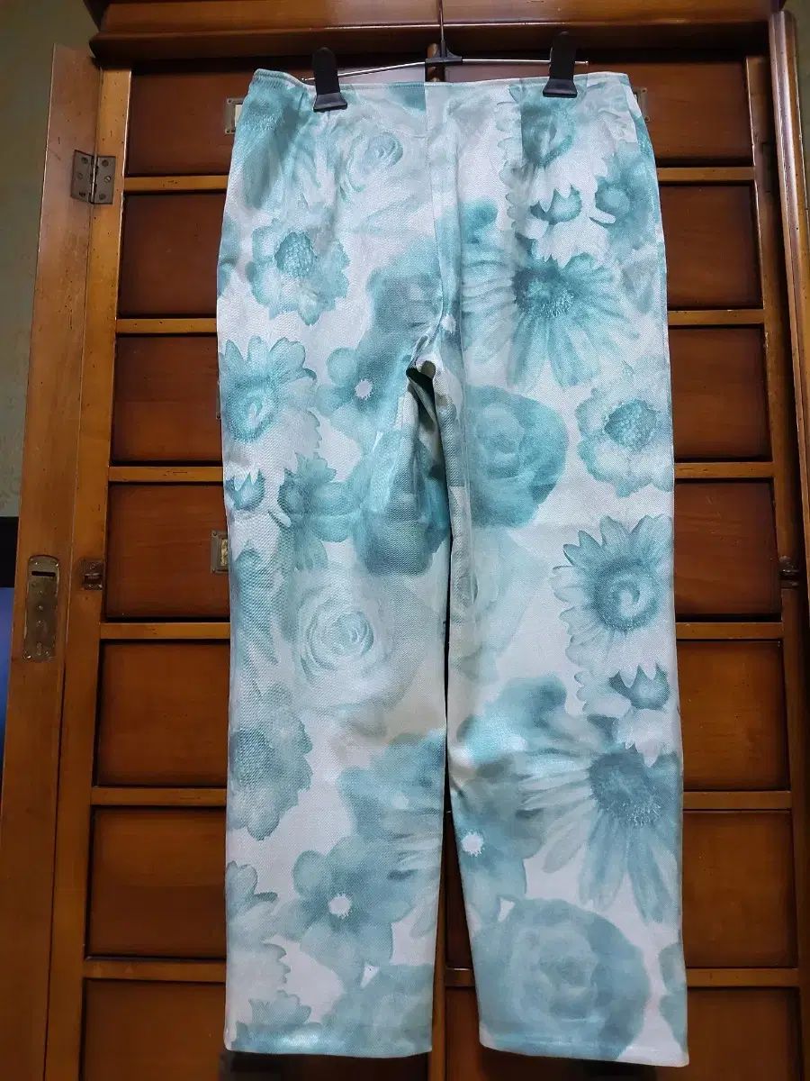 センジョン フラワープリント ズボン