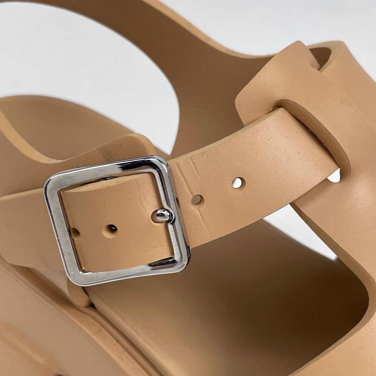 PRADA ロゴプレート