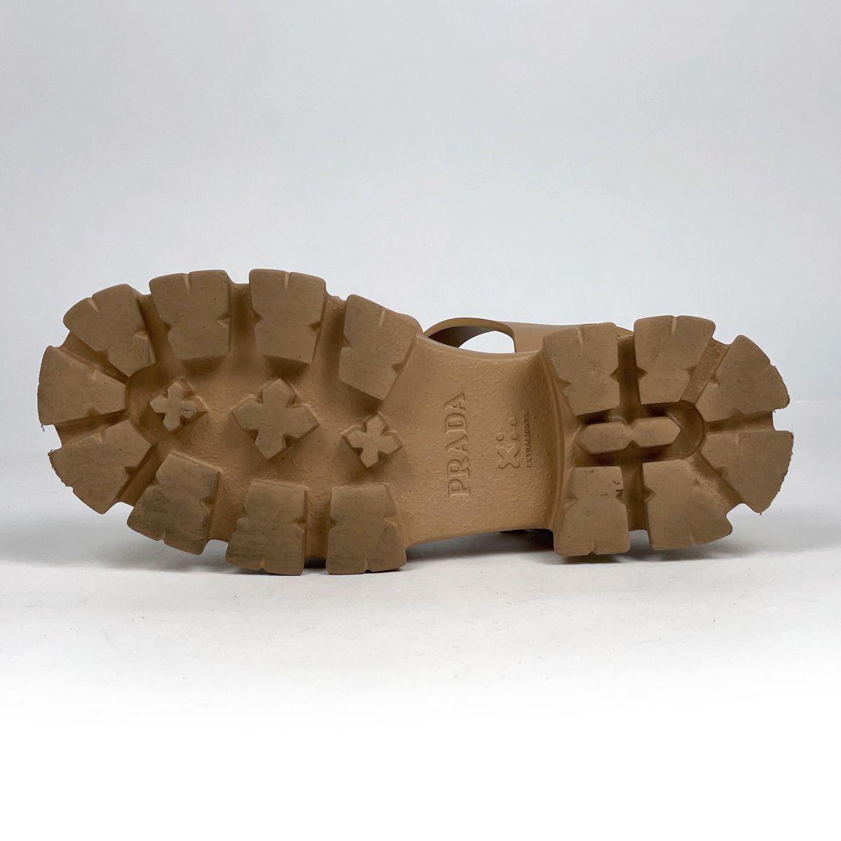 プラダ PRADA ロゴプレート サンダル 厚底ラバー メンズ 靴 サンダル ラバー ベージュ レディース