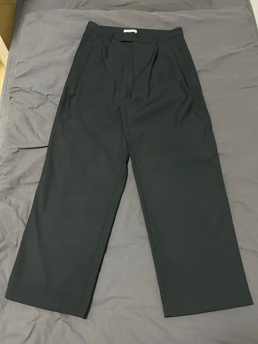 ブランク ルーム メイド トゥ タック スラックス 1 サイズ