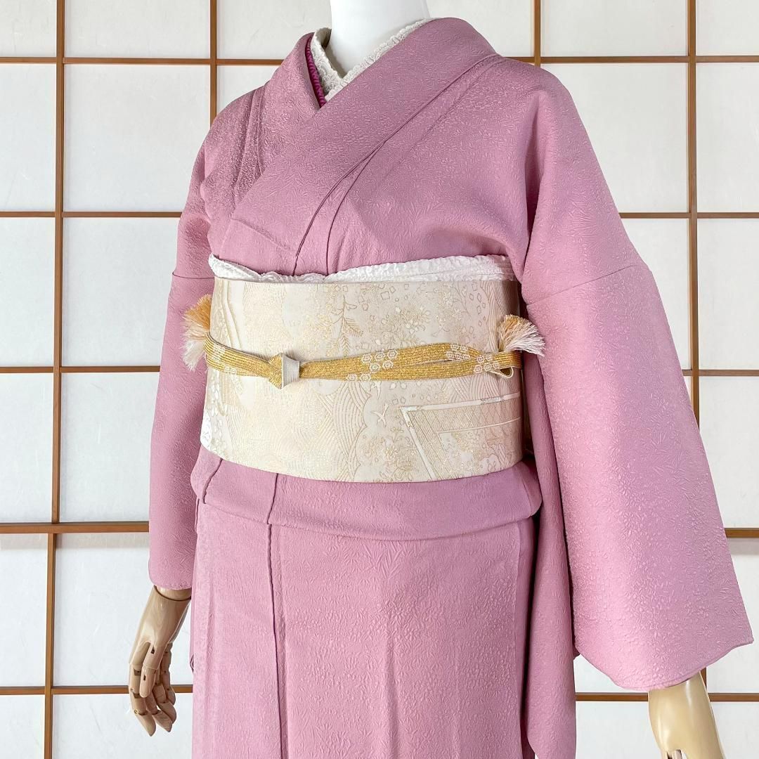 色無地着物 一つ紋 毎田仁郎監修 正絹 草花地紋 藤桃色 着物 kimonolove 作家物 リユース品 オゾン消臭サービス A-0639