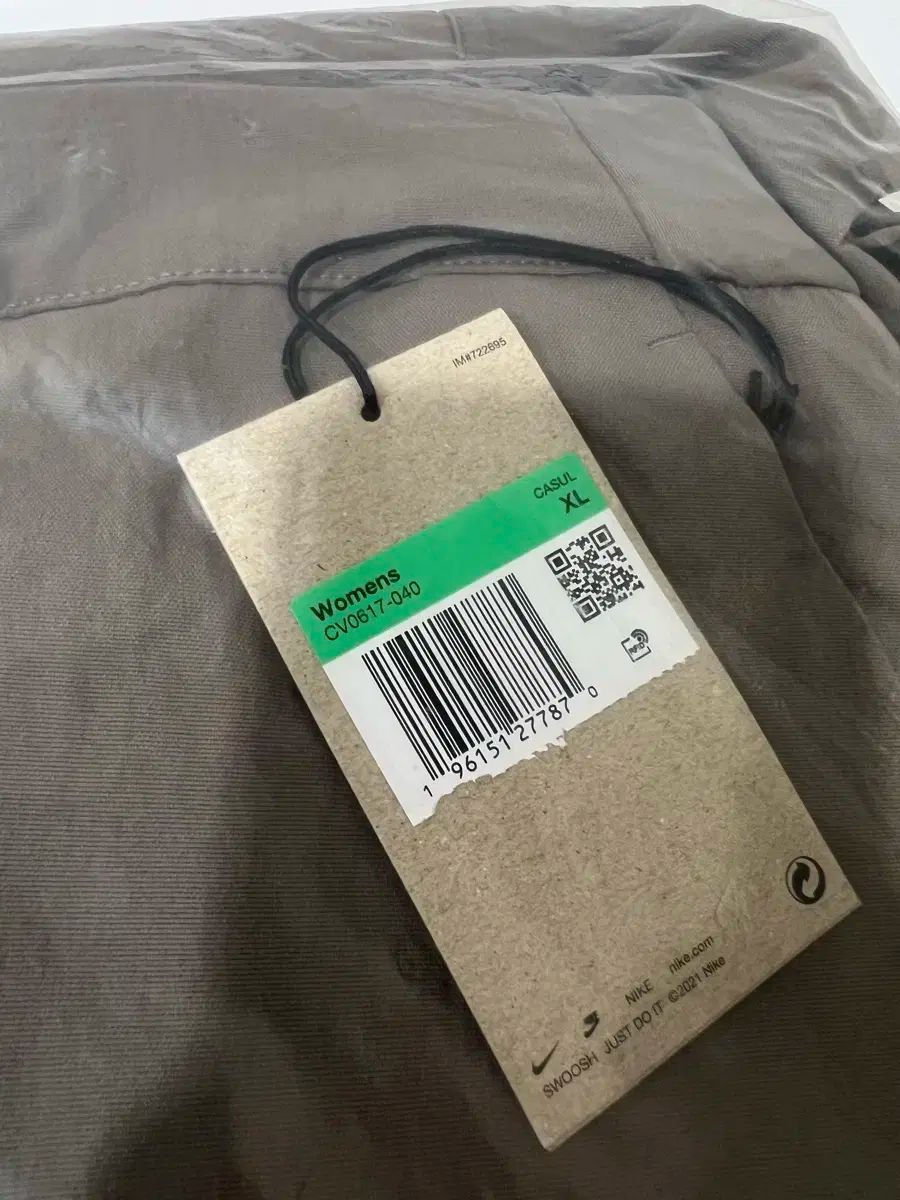 オリーブグレー