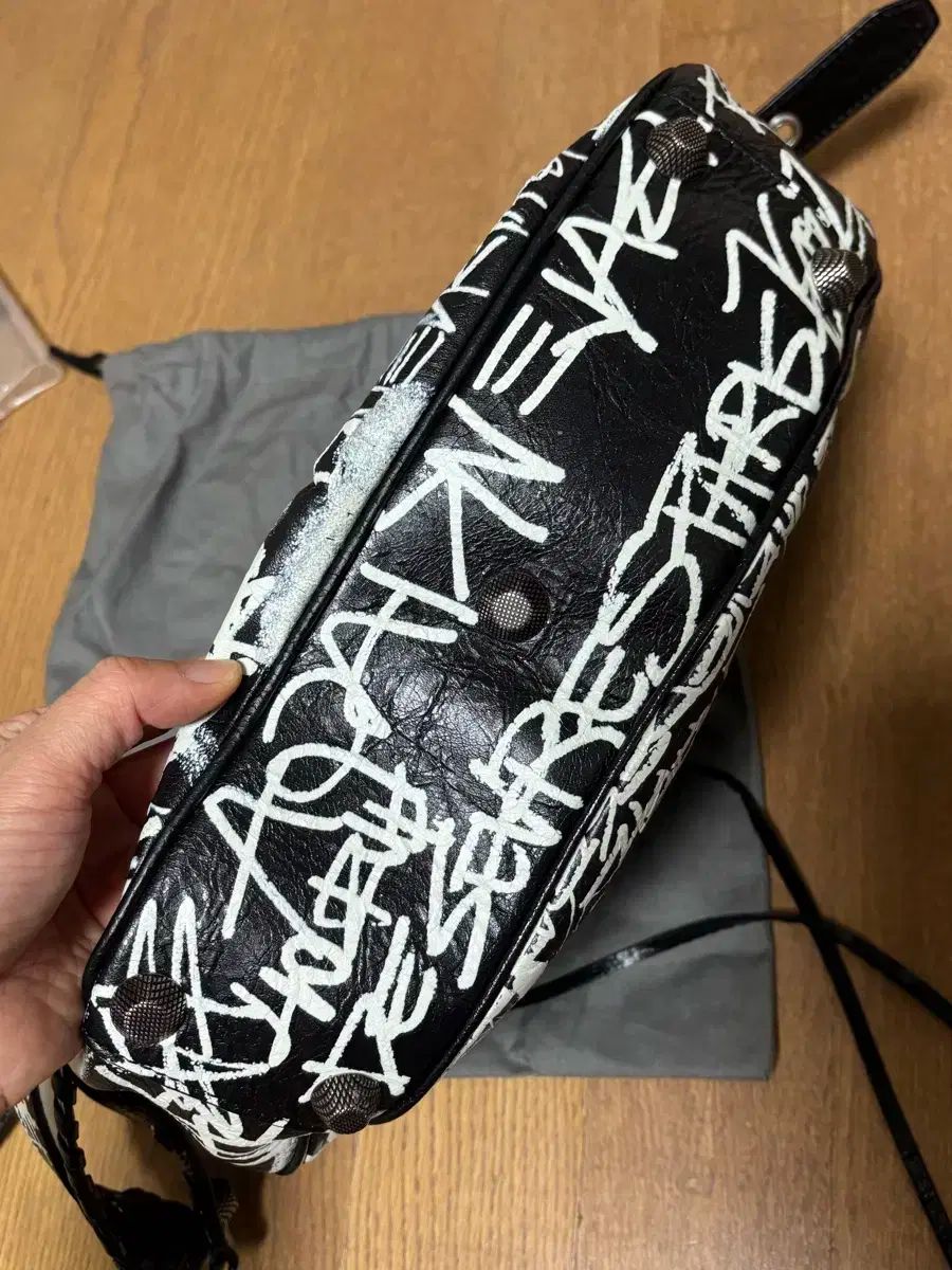 バレンシアガ ルカゴール スモール グラフィティ