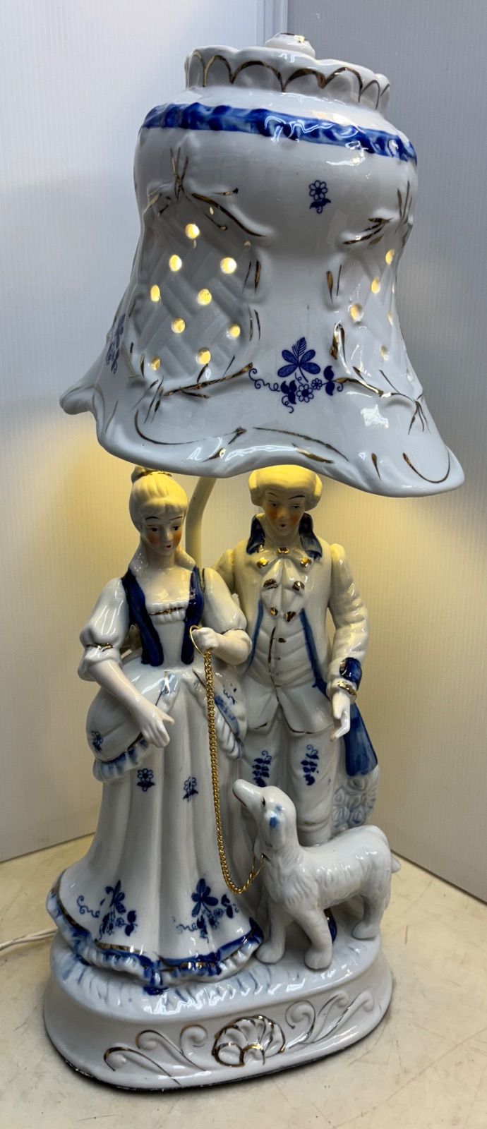 陶器製スタンドライト 陶人形 アンティーク スタンド テーブルランプ 照明 インテリア 貴族