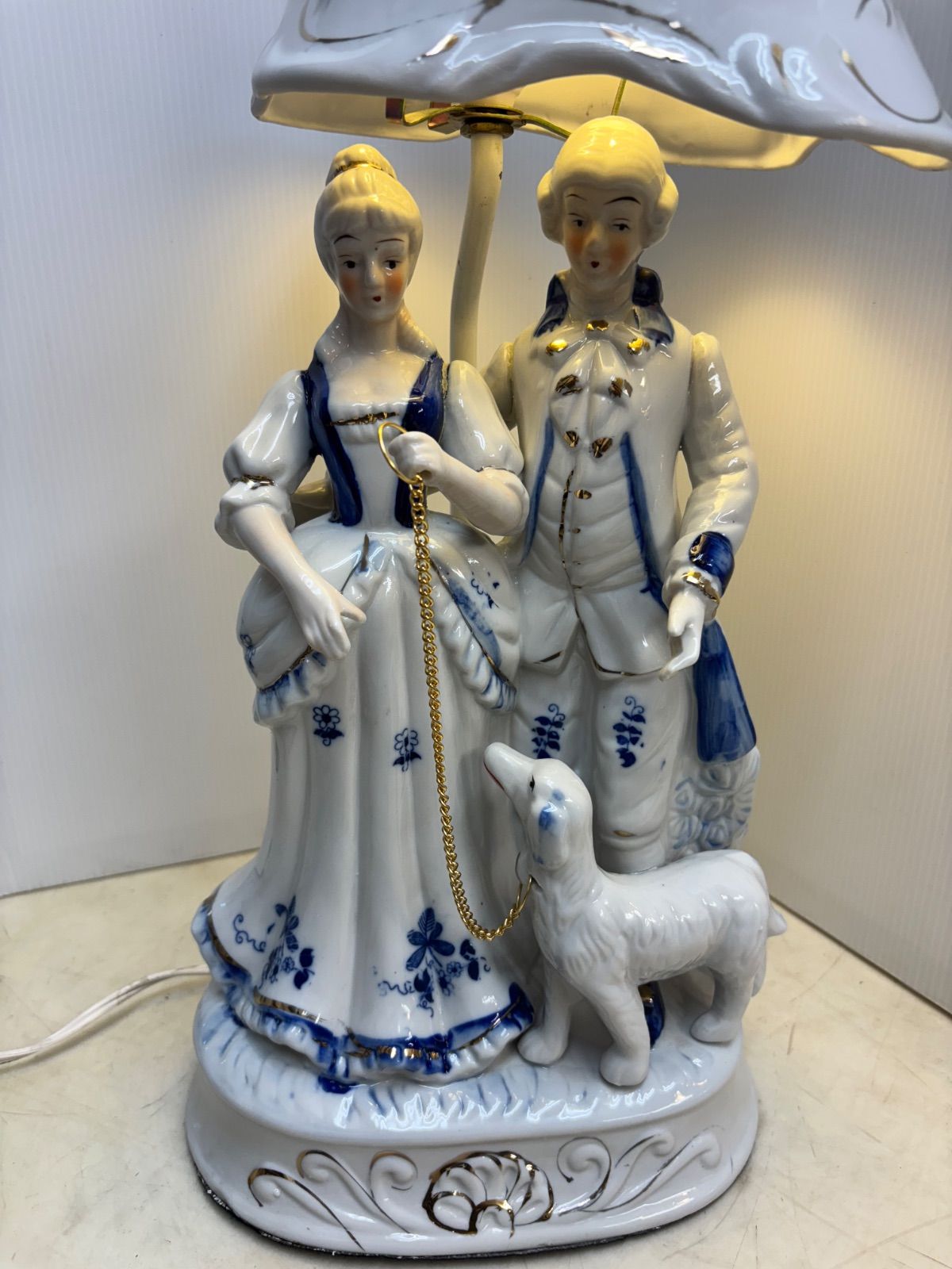 陶器製スタンドライト 陶人形 アンティーク スタンド テーブルランプ 照明 インテリア 貴族