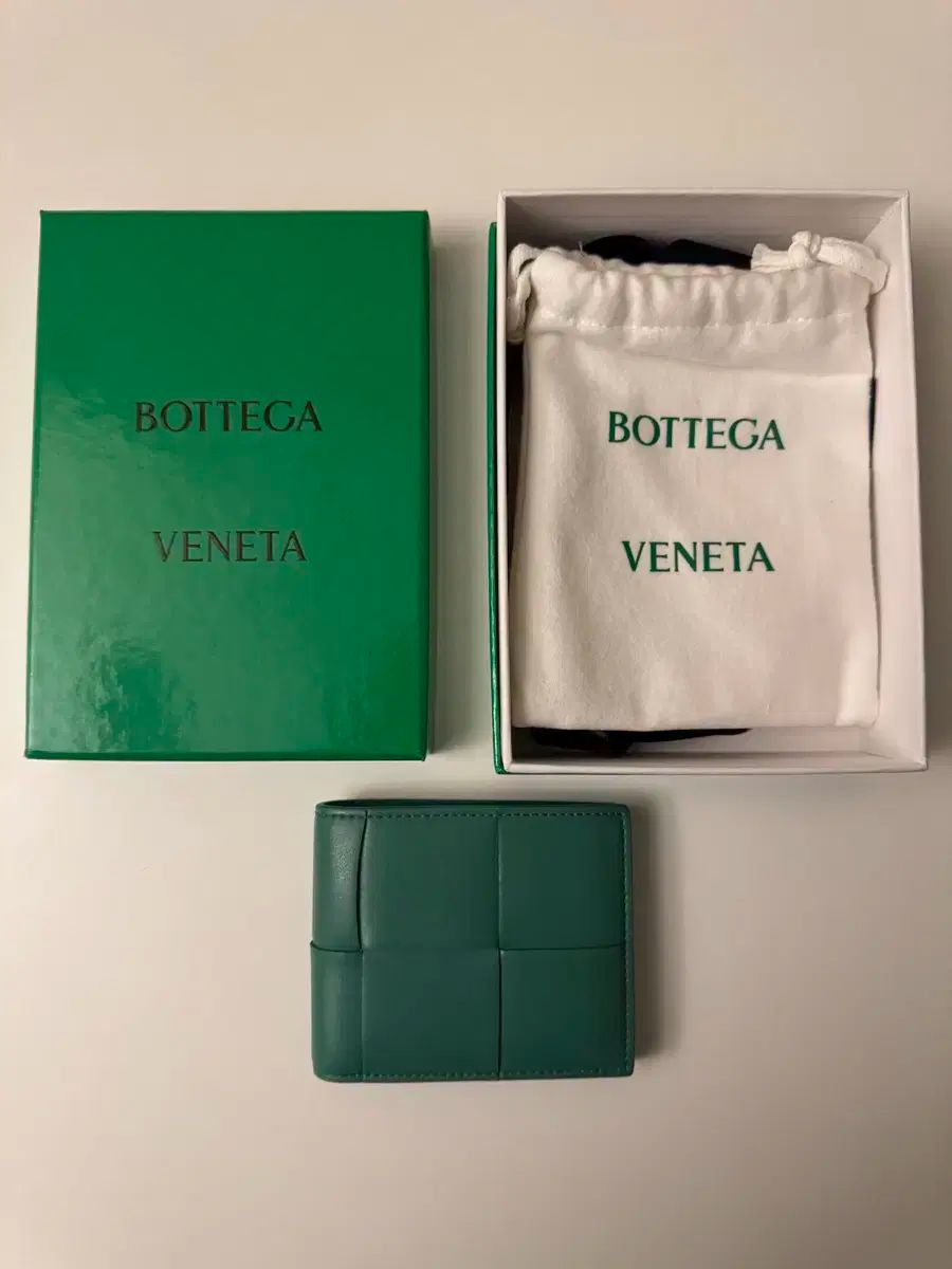 BOTTEGA VENETA ボッテガ ヴェネタ 二つ折り財布