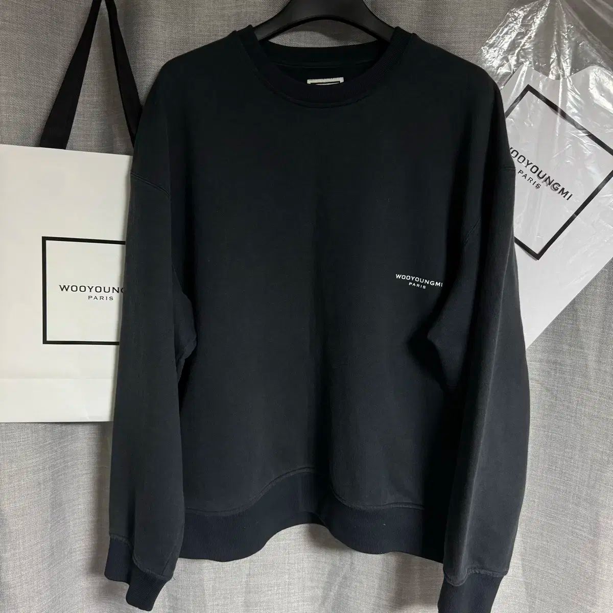 モデル ウーヨンミ フラワー スウェット