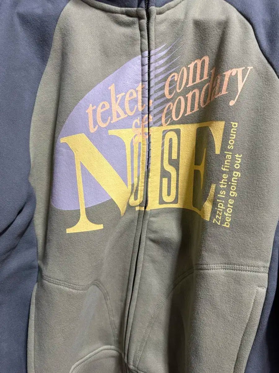 テケット ジップアップ Noise Zip-Up Sweatshirt Khaki