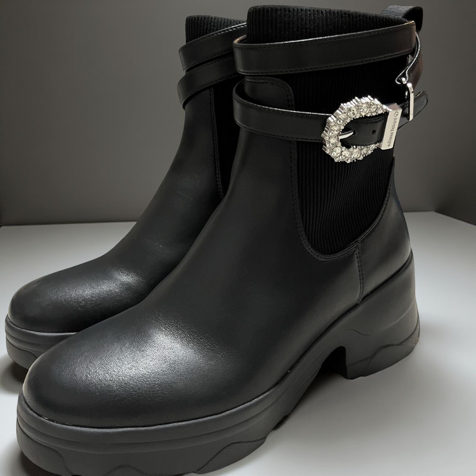 diana プラスダイアナ クリスタルバックル 撥水ショートブーツ ブラック 25.0 厚底 レザー 黒 厚底 防水 滑りにくい 美脚効果