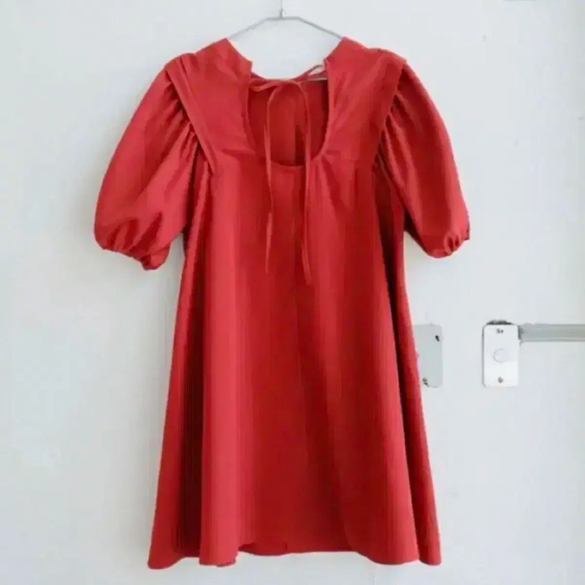 レッドパフワンピース