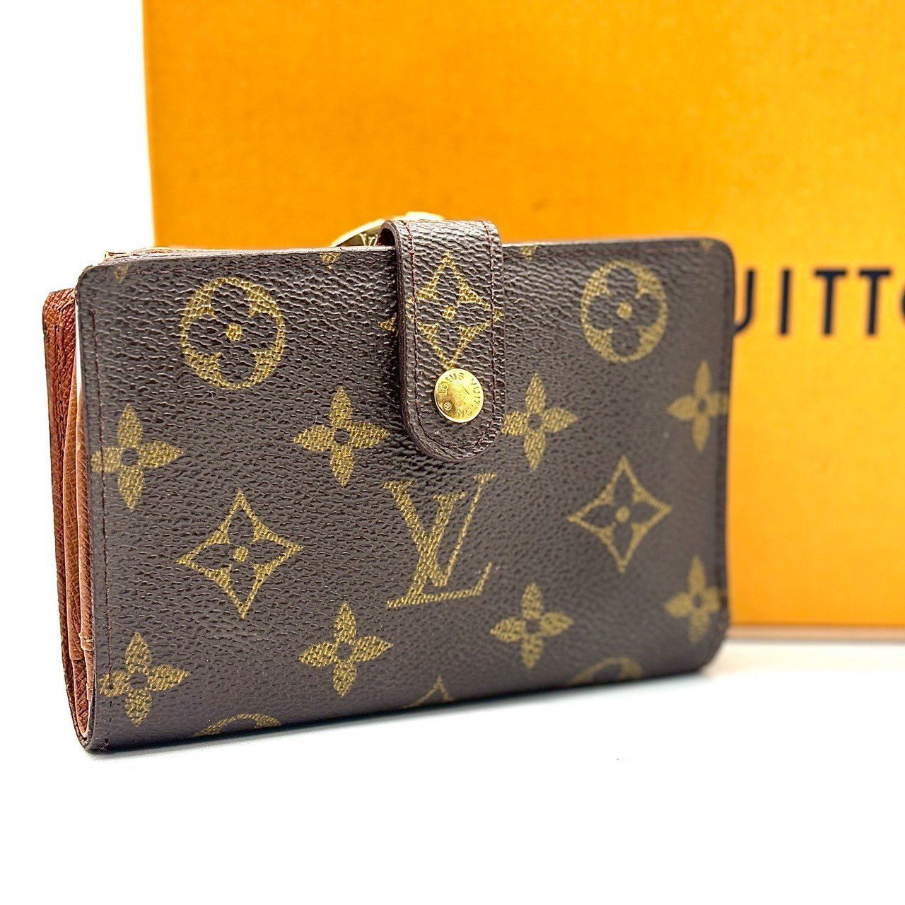 手元に薫る重厚エレガンス LOUIS VUITTON ルイヴィトン 二つ折り財布 モノグラム がま口 ポルトフォイユヴィエノワ コンパクトウォレット M61663 CA0020 ブラウン