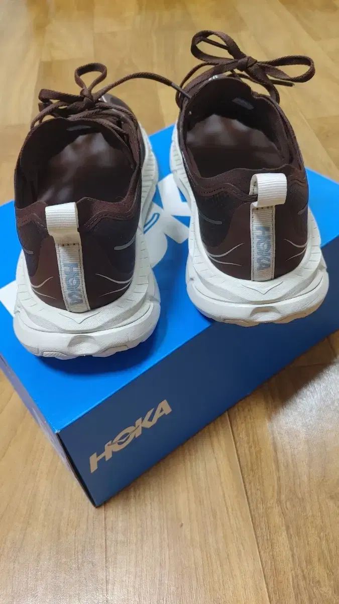 HOKA ONE
