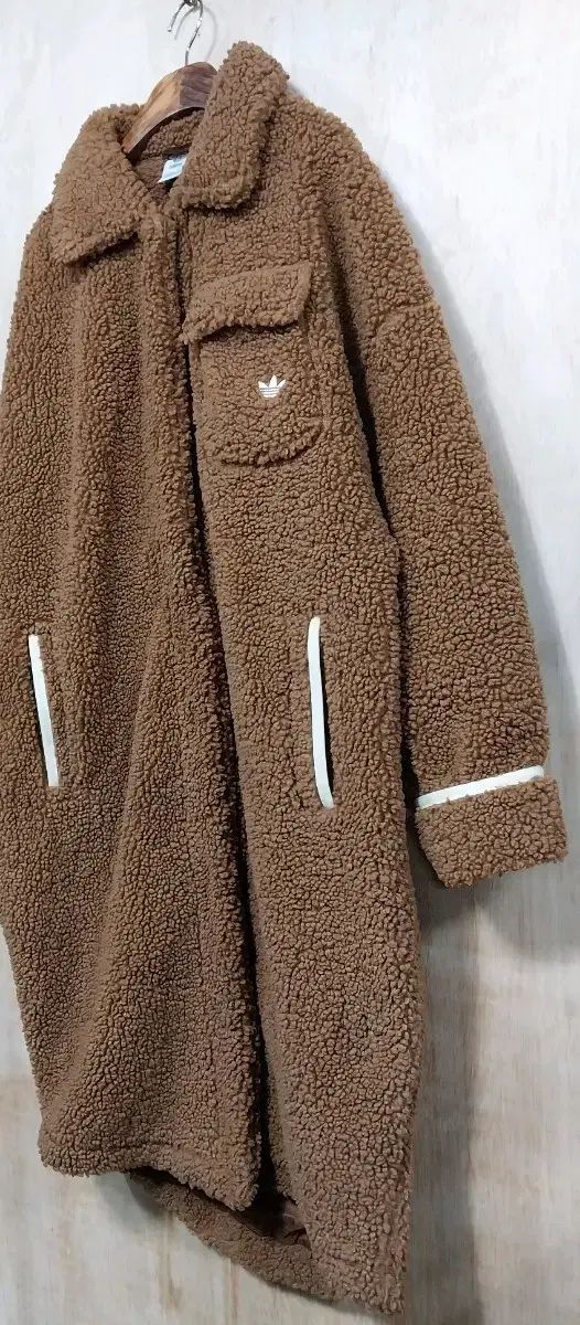 アディダス コージー シェルパ ロング ジャケット