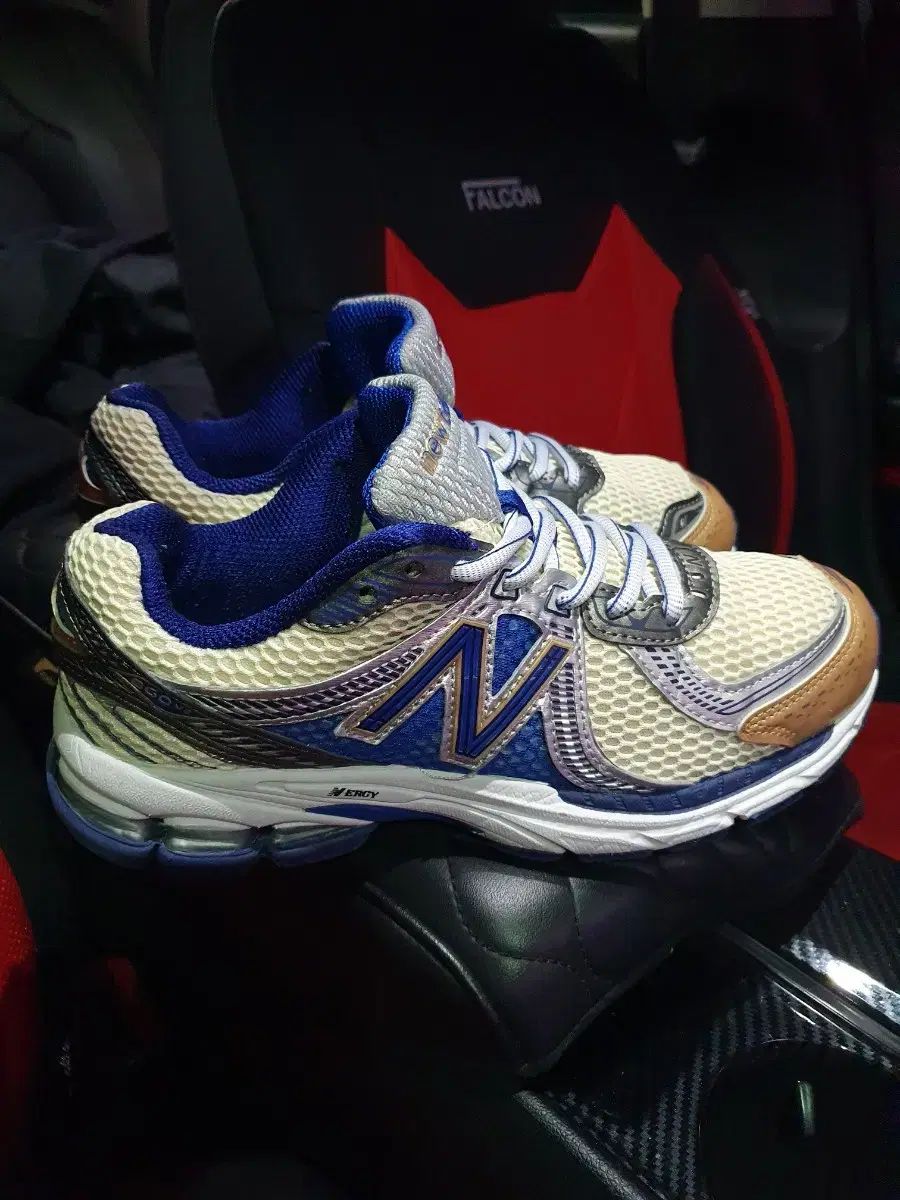 ニュー ンス 860 v 2 エメレオンドレ ブルー 255 スニーカー