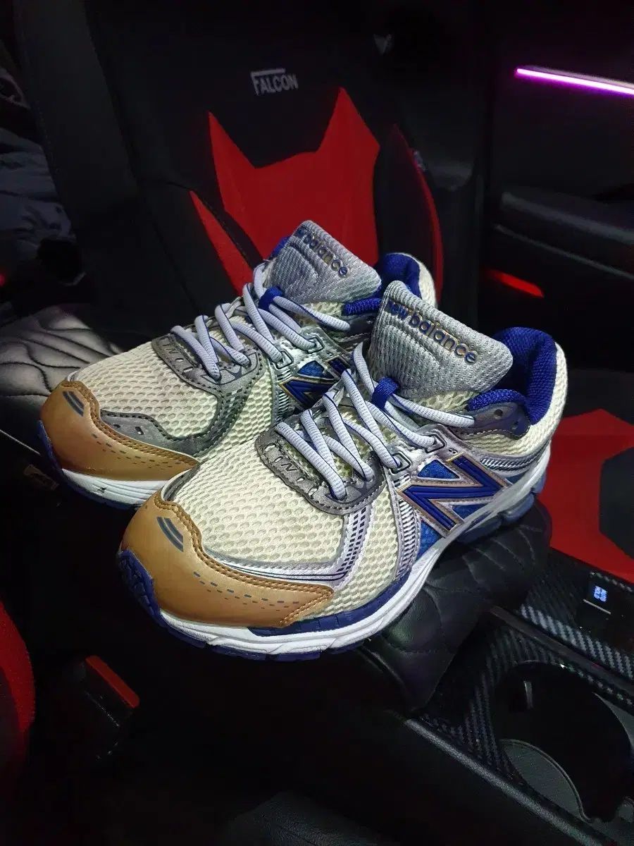 ニューバランス 860v2 エメレオンドレ ブルー 255 スニーカー