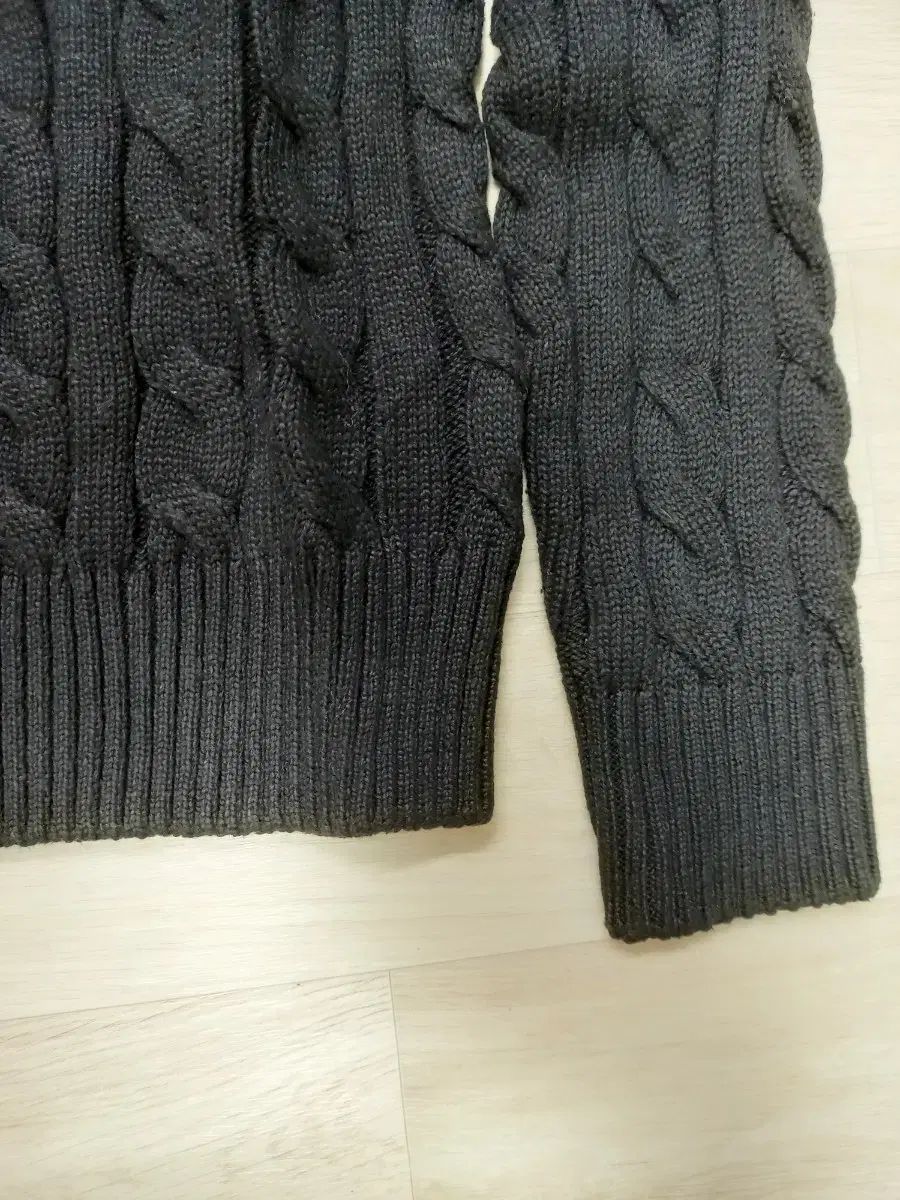 ケーブルニット