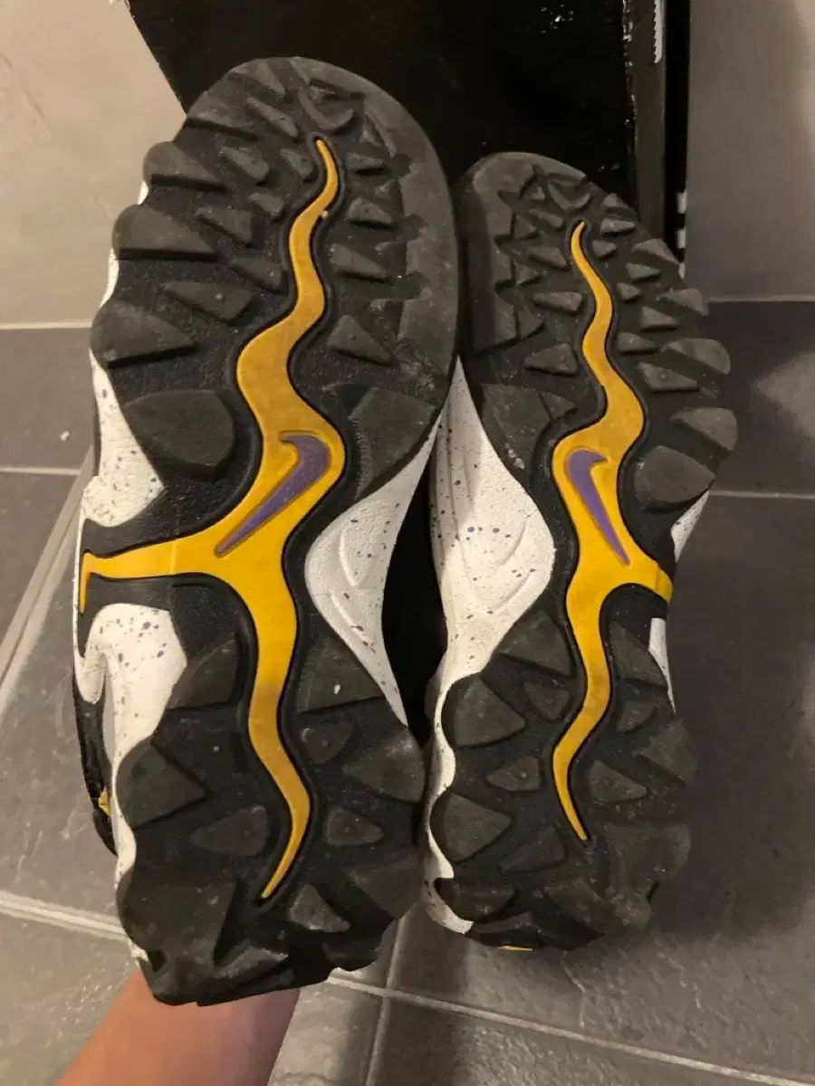 ナイキ acg エア スカーン ブラック ユニバーシティ GOLD 270 OLIVEOS_COM_TR