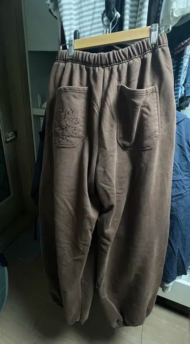 DIVE IN 9999 Blue Archive ブルーアーカイブ ブルアカ コラボ グラフィック バギー スウェットパンツ ブラウン