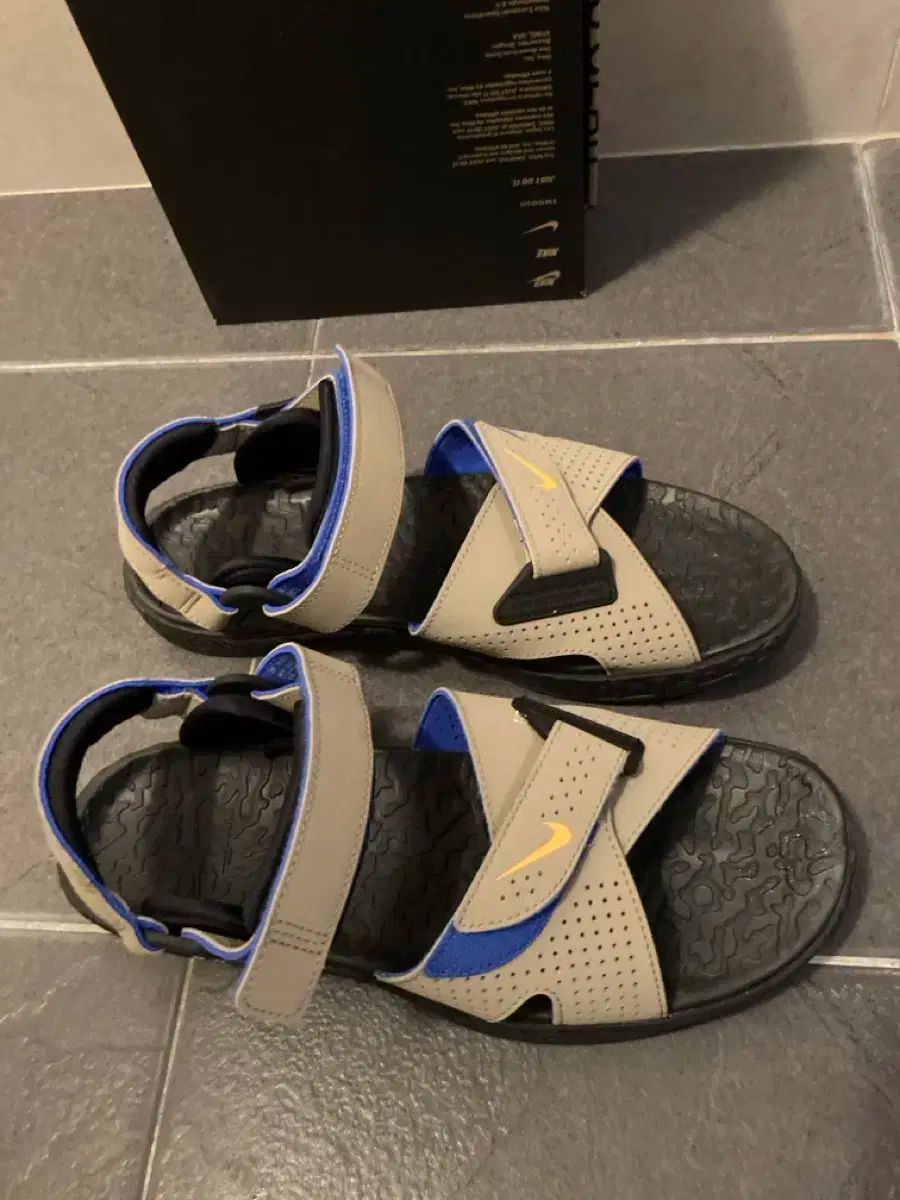 ナイキ acg エア デシューツ カーキ 270