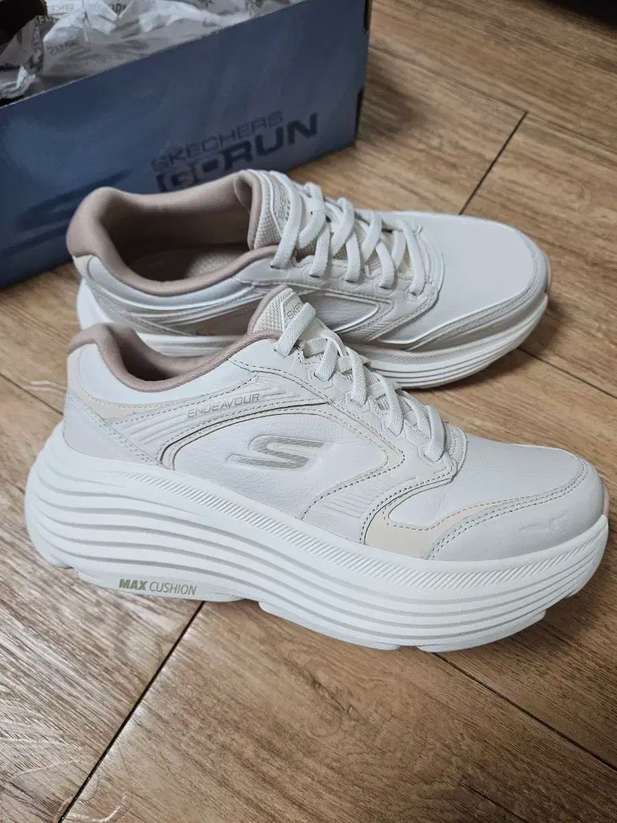 スケッチャーズ マックスクッショニング