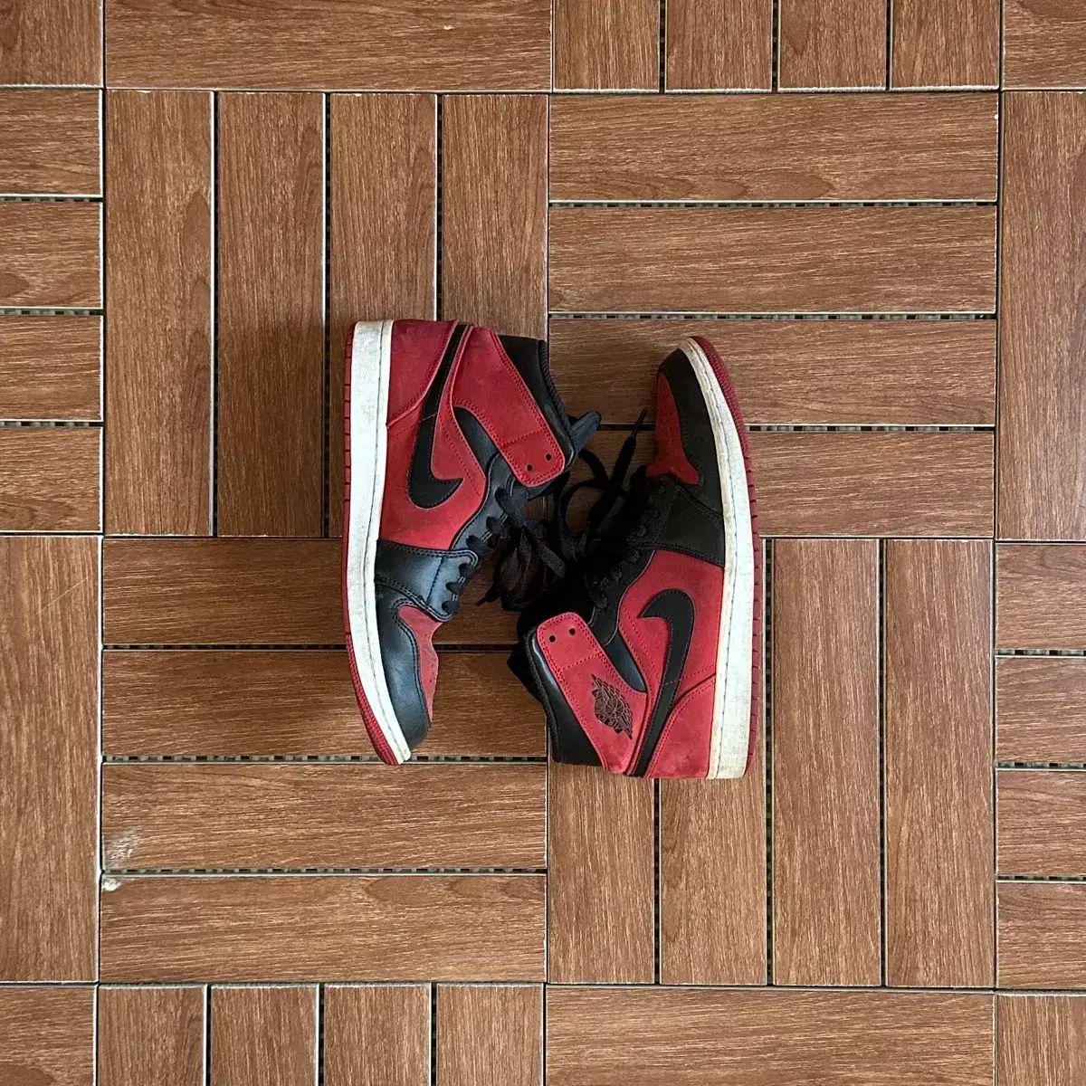 ナイキ エア ジョーダン 1 レトロ ミッド 260