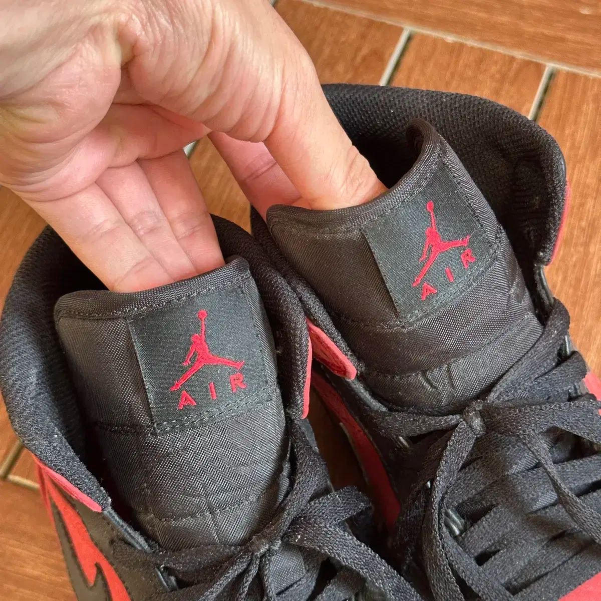 ナイキ エア ジョーダン 1 レトロ ミッド 260 シューズ(男性用) バスケットボール スポーツ