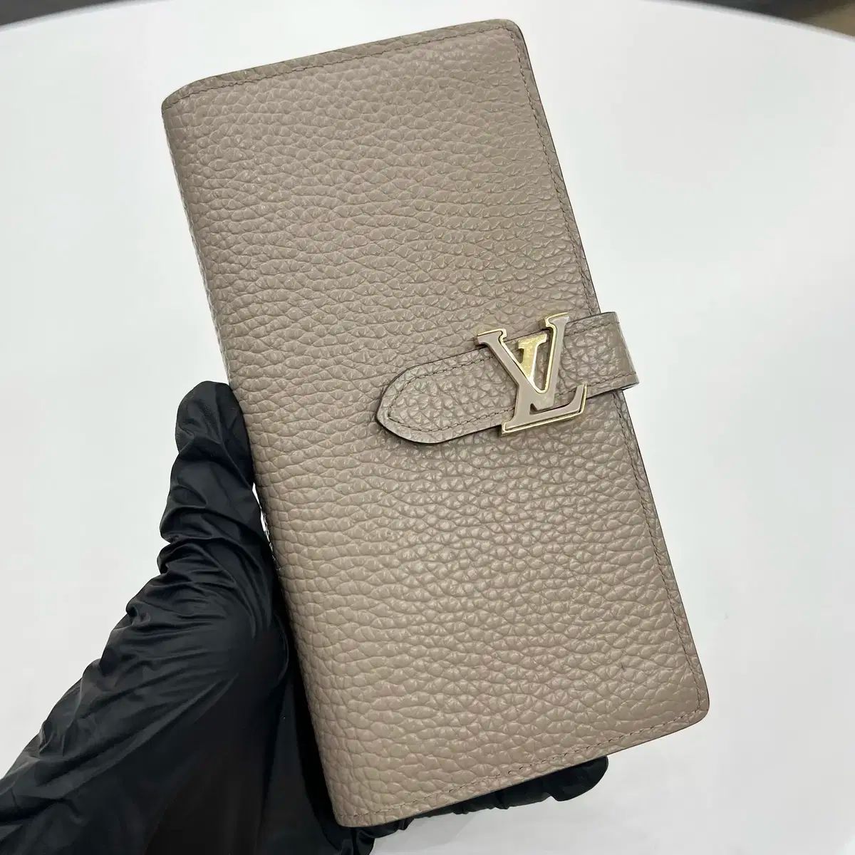 Louis Vuitton ルイヴィトン カプシーヌ バーティカル 札入れ