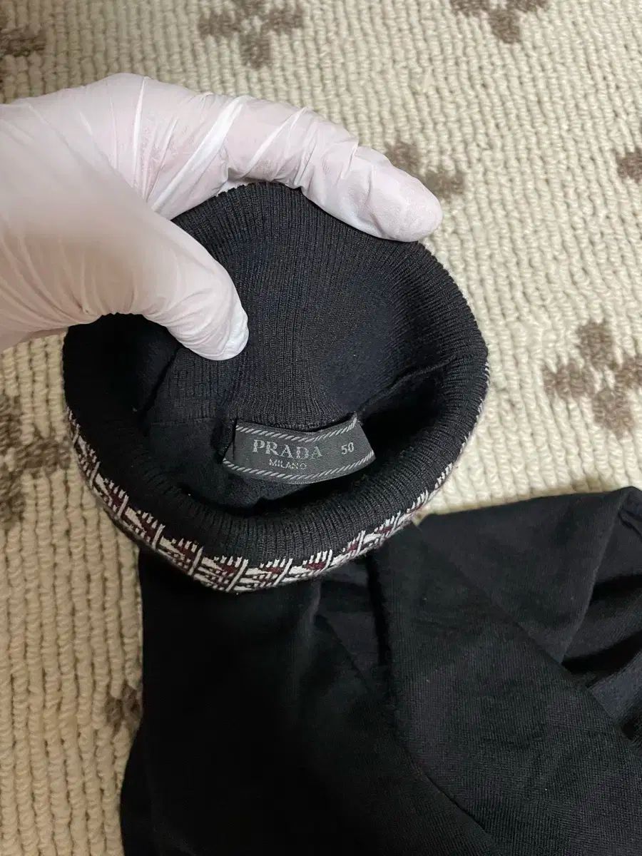 PRADA タートルネック ニット