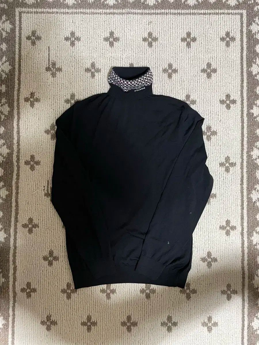 PRADA タートルネック ニット