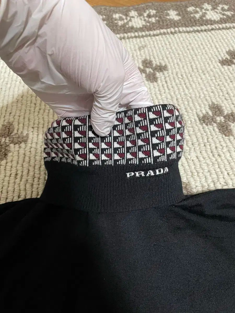 PRADA タートルネック ニット