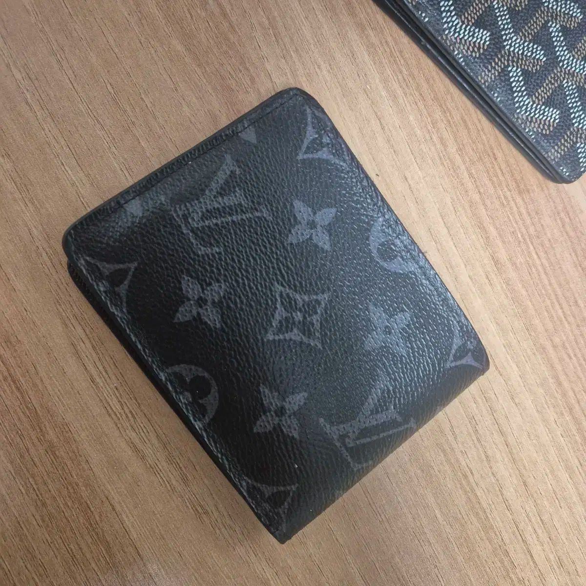 ルイヴィトン エクリプス 二つ折り財布