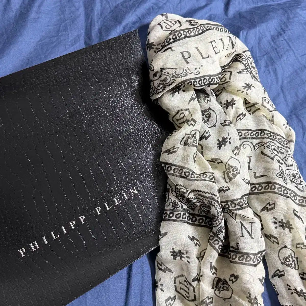 OS PHILIPP PLEIN フィリッププレイン モダール シルク ドル マフラー アイボリー