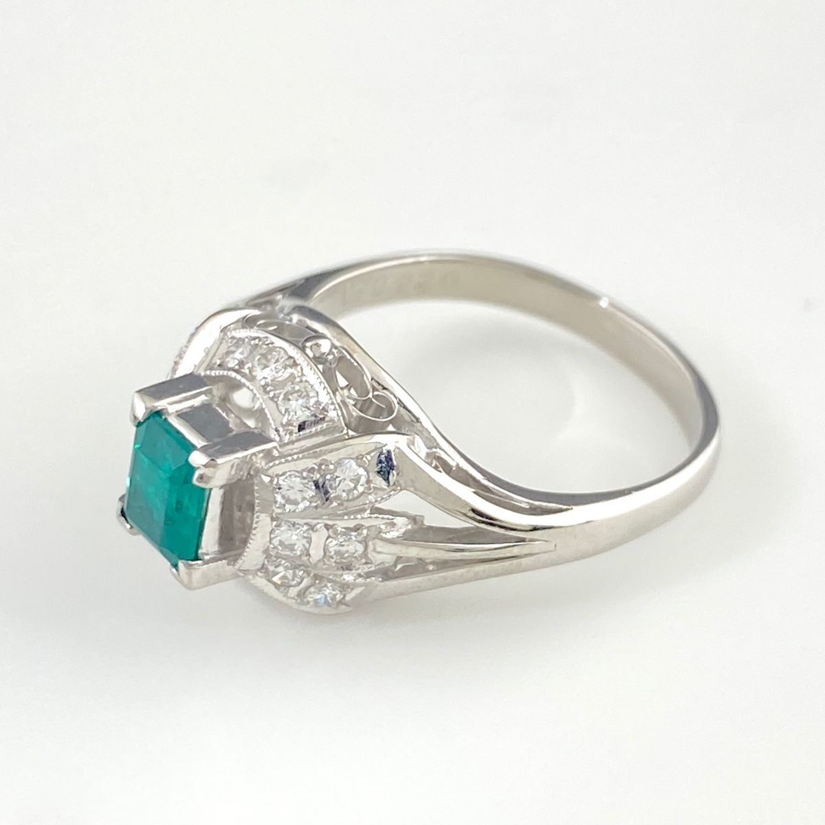 エメラルド デザインリング プラチナ 指輪 メレダイヤ リング 10.5号 Pt850 エメラルド ダイヤモンド レディース