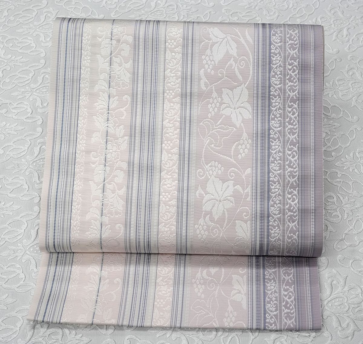 未仕立 博多帯 黒木織物 八寸名古屋帯 葡萄唐草柄 薄紫系 仕立代込