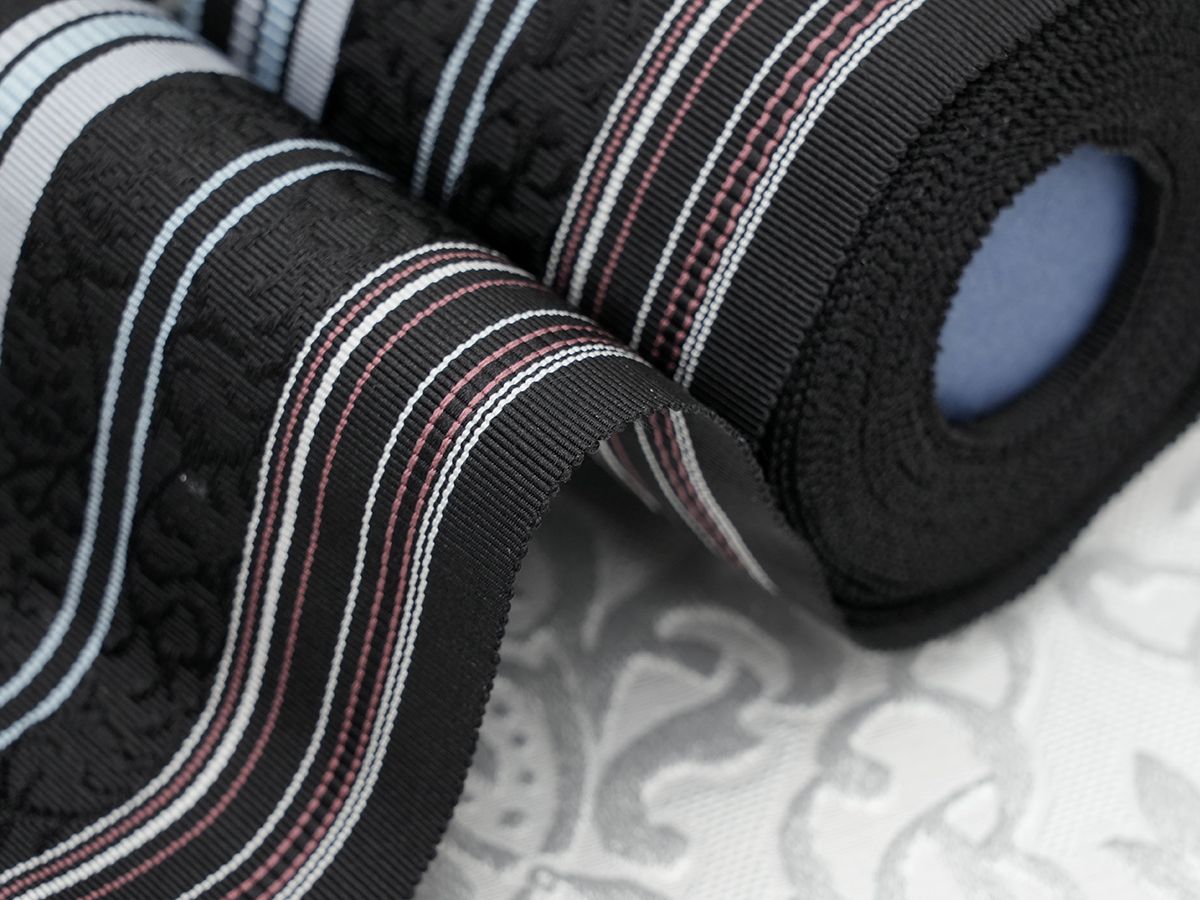 小花更紗柄 黒地