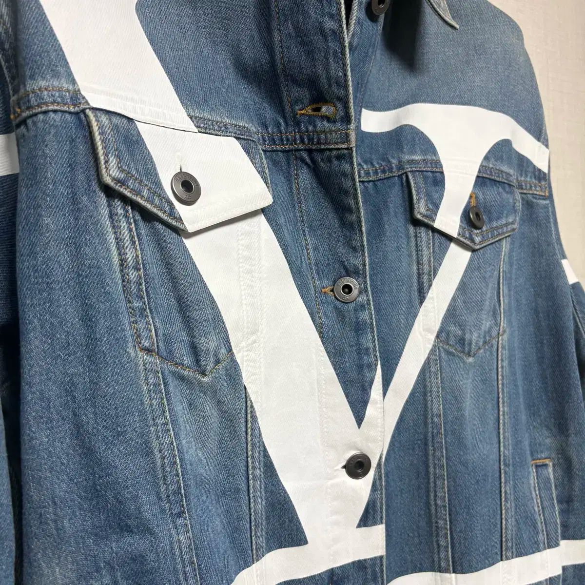 38 百貨店 ヴァレンティノ Vロゴ デニムジャケット