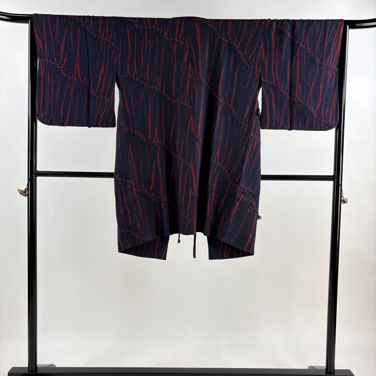 道中着 身丈97cm 裄丈65.5cm M 藤娘きぬたや 紬地 和装コート 幾何学模様 絞り 紺色 正絹