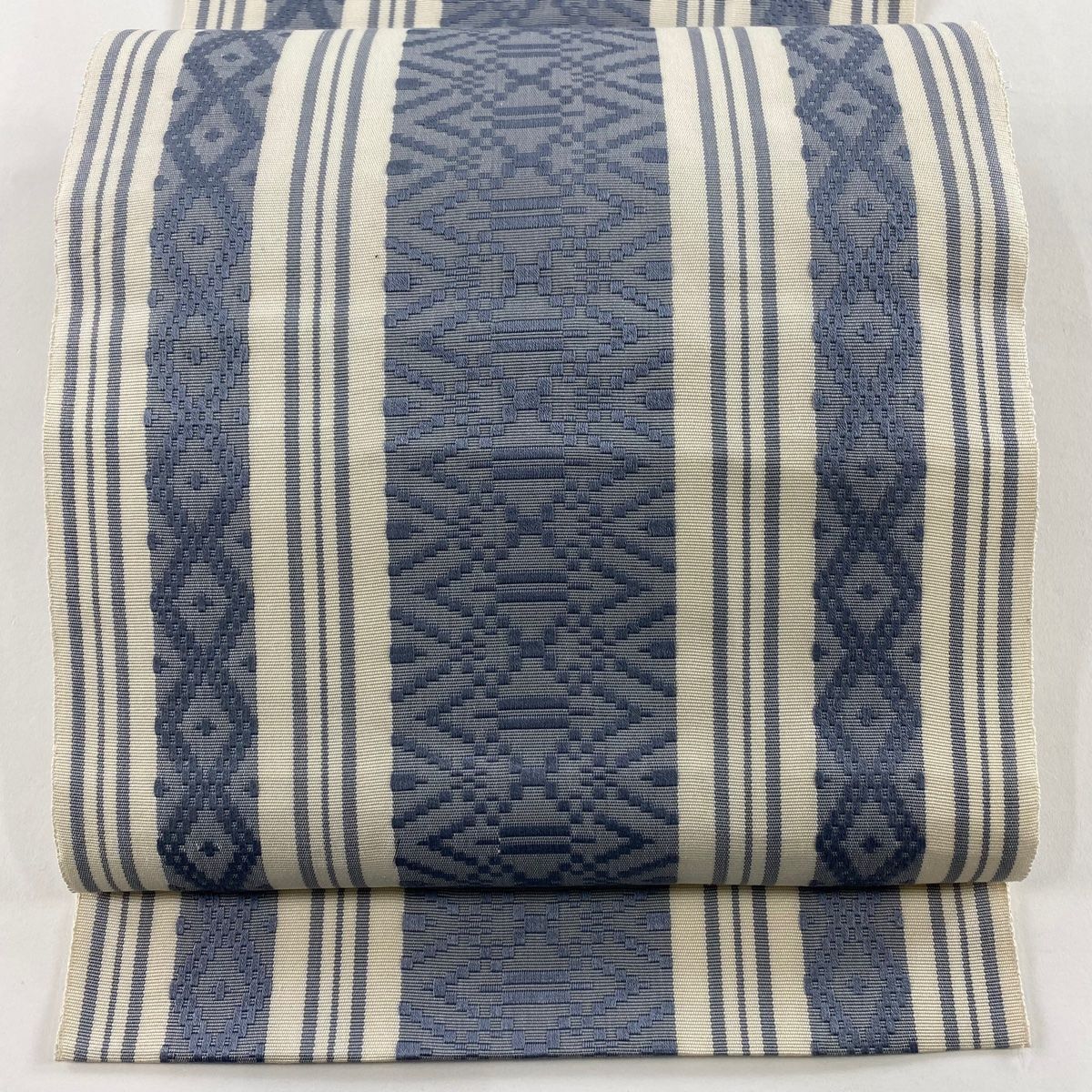 名古屋帯 秀品 八寸名古屋帯 松葉仕立て 縞 幾何学 青灰色 正絹