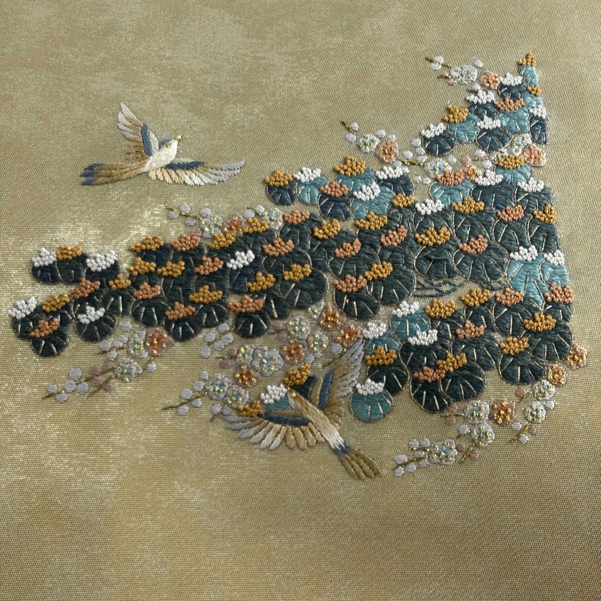 名古屋帯 秀品 鳥 枝花 刺繍 箔 鶯色 正絹
