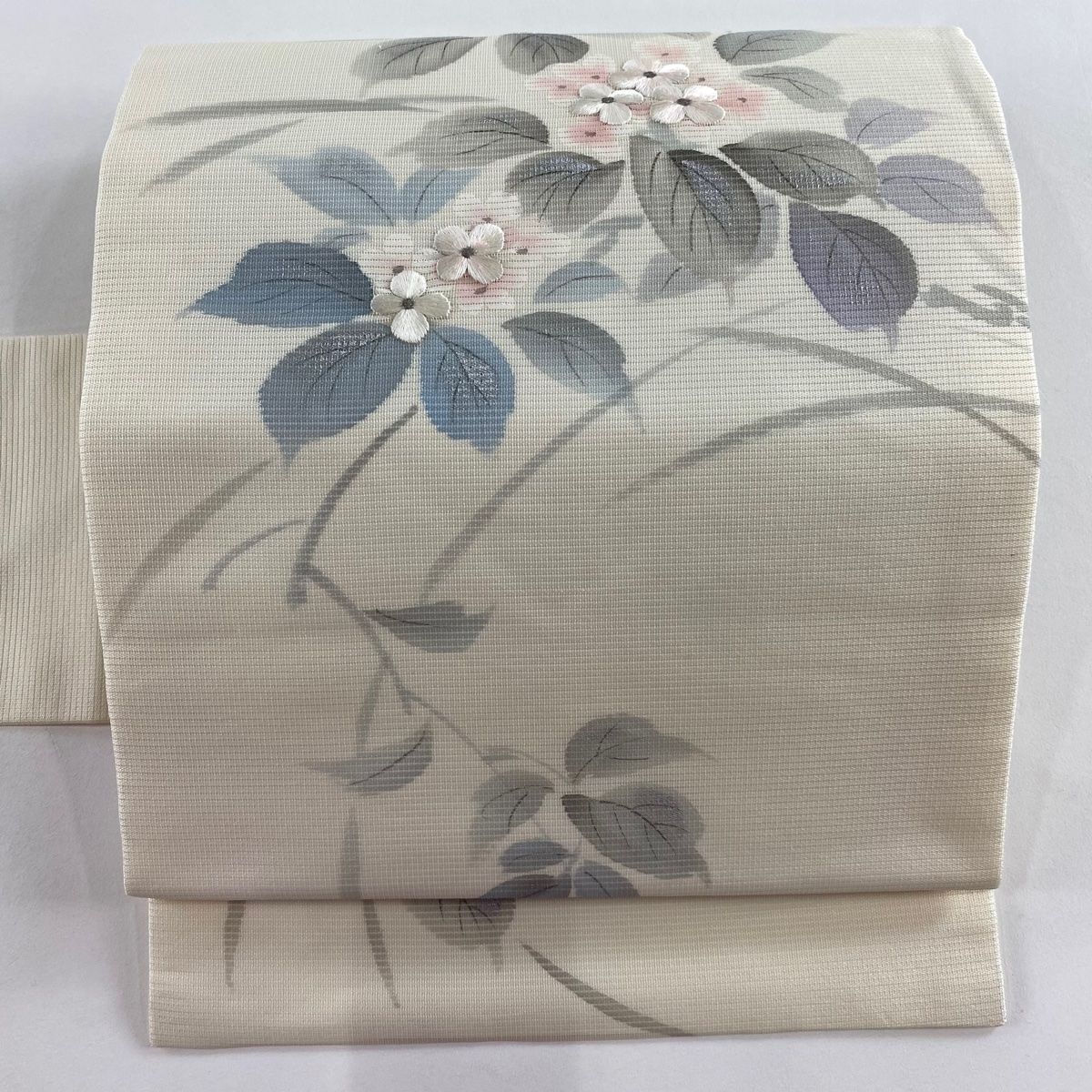 名古屋帯 秀品 落款 夏帯 絽 草花 刺繍 銀彩 クリーム 正絹